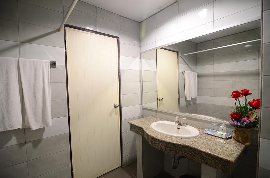 Ranong Garden Hotel Номер фото